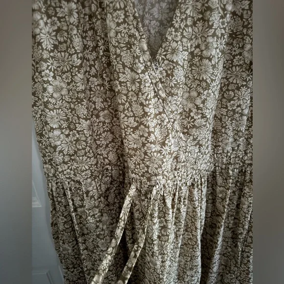 Christy Dawn ‘Dawn dress’ in  Daisies Olive Size Small - Picture 2 of 3